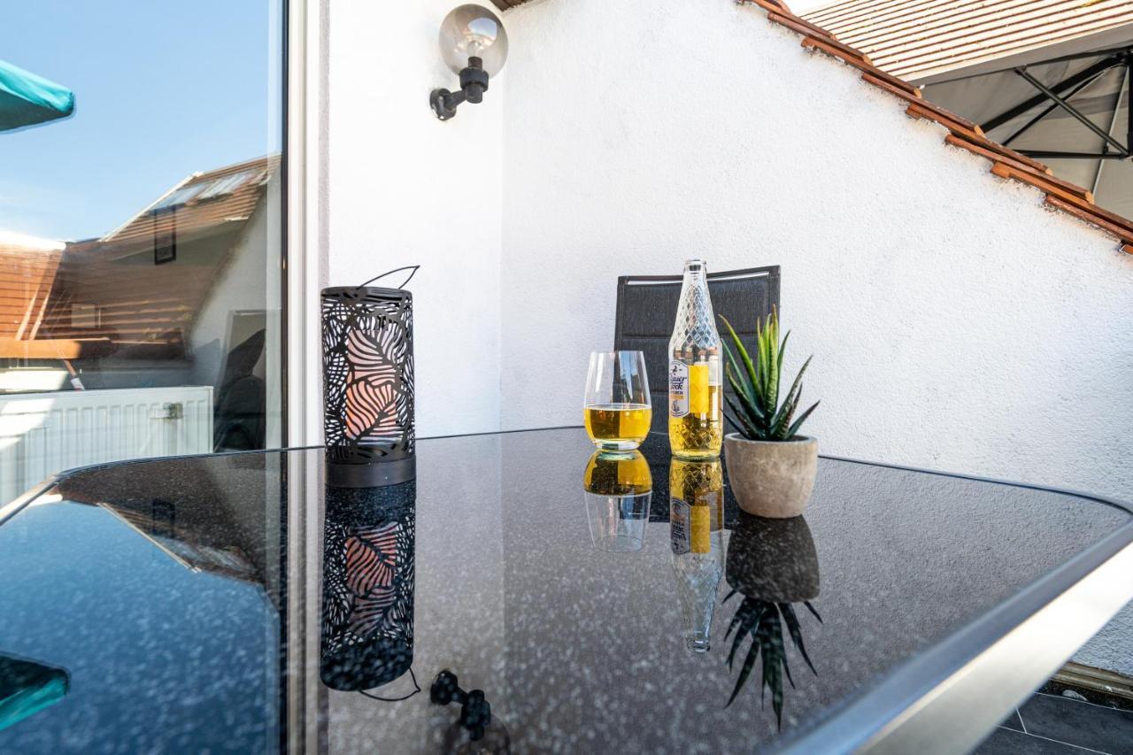 Stylische 2-Zimmer Wohnung - Balkon - Parkplatz - Netflix - Arbeitsplatz Friedberg  Exterior foto